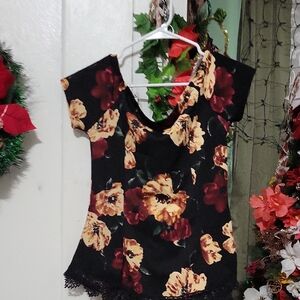 a'gaci Black and Yellow Floral Short Sleeve Top